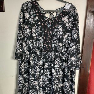 NWT Black Tunic w/ Flower Pattern with ties at the